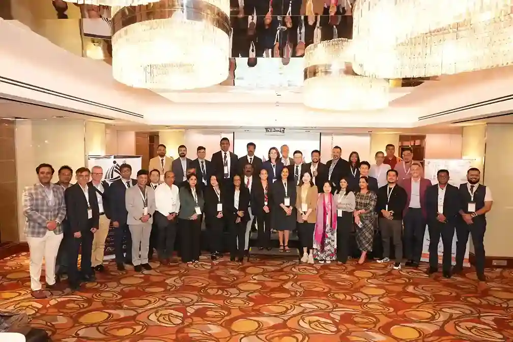 People analyzing model